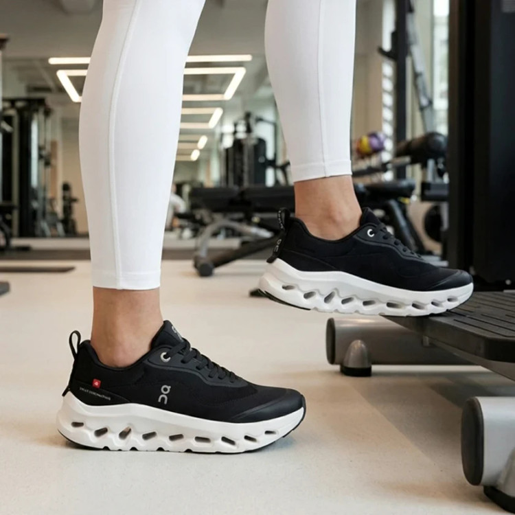 کفش رانینگ زنانه و مردانه On Running