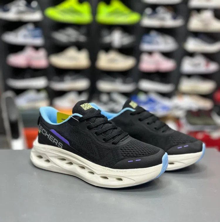 کتونی زنانه اسکیچرز Skechers Max Cushioning Slip-ins